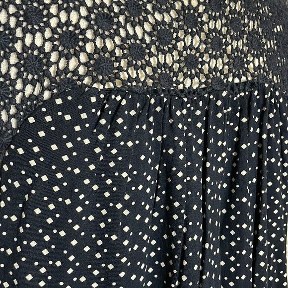 Ann Taylor Loft Crochet Yoke Sleeveless Tank Size Medium Petite - Picture 7 of 10